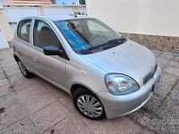 Usata Toyota Yaris 2002 Grigio Berlina