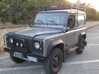 Usata Land Rover Defender 122 CV (89 kW) 2000 Grigio SUV