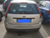 Usata Ford Fiesta 75 CV (55 kW) 2004 Grigio Utilitaria