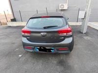 Usata Kia Rio 84 CV (61 kW) 2020 Grigio Berlina