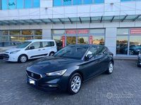 Käytetty Seat Leon Style 131 HP (96 kW) 2022 Harmaa Sedan