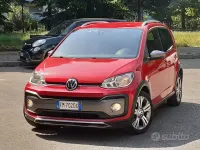 Usata VW cross up! 75 CV (55 kW) 2017 Rosso Utilitaria