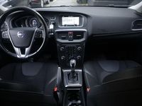 Gebraucht Volvo V40 Momentum 115 PS (84 kW) 2015 Schwarz Kleinwagen