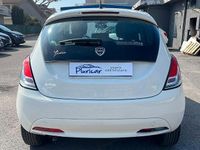 Usata Lancia Ypsilon 69 CV (50 kW) 2016 Bianco Utilitaria