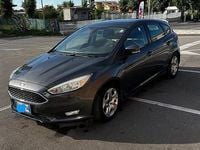 Käytetty Ford Focus 120 HP (88 kW) 2016 Harmaa Sedan