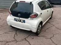 Usata Toyota Aygo 68 CV (50 kW) 2011 Bianco Utilitaria