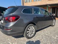 Usata Opel Astra Cosmo 110 CV (80 kW) 2012 Marrone Station wagon