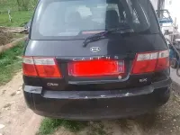 Usata Kia Carens 112 CV (82 kW) 2004 Nero Monovolume