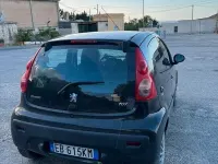 Usata Peugeot 107 68 CV (50 kW) 2010 Nero Utilitaria