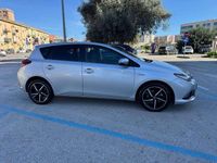 Usata Toyota Auris Hybrid Style 99 CV (72 kW) 2018 Argento Berlina