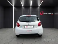 Usata Peugeot 208 Active 82 CV (60 kW) 2013 Bianco Utilitaria