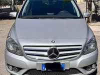 Usata Mercedes B180 122 CV (89 kW) 2012 Grigio Utilitaria