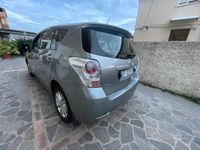 Usata Toyota Verso 126 CV (92 kW) 2011 Grigio Monovolume