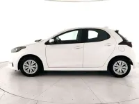 Usata Toyota Yaris Hybrid Business Edition 92 CV (67 kW) 2023 Super white Utilitaria