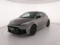 Usata Toyota Yaris 280 CV (205 kW) 2024 Grigio Utilitaria