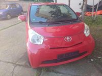 Usata Toyota iQ Active 98 CV (72 kW) 2011 Rosso Utilitaria