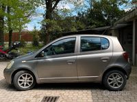 Usata Toyota Yaris Sol 65 CV (47 kW) 2005 Grigio Berlina