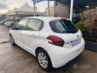 Usata Peugeot 208 Active 68 CV (50 kW) 2016 Bianco Utilitaria