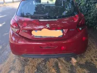 Usata Peugeot 208 82 CV (60 kW) 2017 Rosso Utilitaria