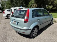 Usata Ford Fiesta 75 CV (55 kW) 2004 Grigio Utilitaria