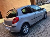Usata Renault Clio II LE 75 CV (55 kW) 2007 Grigio Berlina