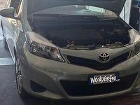 Usata Toyota Yaris 68 CV (50 kW) 2013 Grigio Berlina