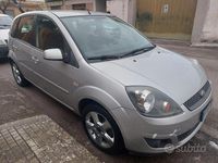 Usata Ford Fiesta 68 CV (50 kW) 2008 Grigio Utilitaria