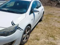 Usata Opel Astra 110 CV (80 kW) 2013 Bianco Berlina
