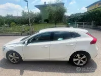 Usata Volvo V40 120 CV (88 kW) 2014 Bianco Berlina
