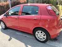 Usata Fiat Punto Lounge 69 CV (50 kW) 2016 Rosso Utilitaria