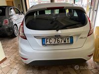 Usata Ford Fiesta Titanium 75 CV (55 kW) 2016 Bianco Utilitaria