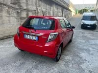 Gebraucht Toyota Yaris Lounge 69 PS (50 kW) 2014 Rot Limousine