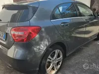 Usata Mercedes A180 122 CV (89 kW) 2013 Grigio Utilitaria