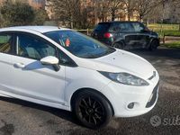 Usata Ford Fiesta Titanium 92 CV (67 kW) 2010 Bianco Berlina
