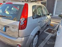 Usata Ford Fiesta 53 CV (38 kW) 2006 Grigio Utilitaria