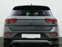 Usata VW T-Roc Life 116 CV (85 kW) 2024 Grigio scuro SUV