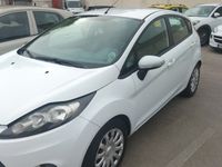 Usata Ford Fiesta 90 CV (66 kW) 2010 Bianco Utilitaria