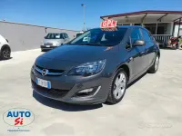 Usata Opel Astra 140 CV (102 kW) 2013 Grigio Berlina