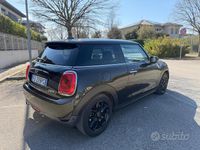 Usata Mini Cooper D 116 CV (85 kW) 2016 Nero Utilitaria