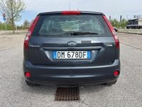 Usata Ford Fiesta Ghia 68 CV (50 kW) 2008 Grigio Utilitaria