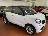 Usata Smart ForFour 71 CV (52 kW) 2018 Bicolore bianco/nero Utilitaria