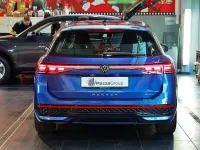 Usata VW Passat R-line 193 CV (141 kW) 2024 Blu/azzurro Station wagon