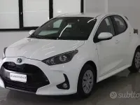 Usata Toyota Yaris Hybrid Active 116 CV (85 kW) 2024 Bianco Berlina