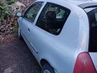 Usata Renault Clio II 58 CV (42 kW) 2001 Grigio Berlina