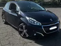 Usata Peugeot 208 GT-line 120 CV (88 kW) 2015 Blu Utilitaria