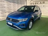 Usata VW T-Roc Life 110 CV (80 kW) 2023 Blu SUV