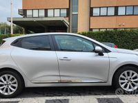 Usata Renault Clio V Business 91 CV (66 kW) 2021 Grigio Berlina
