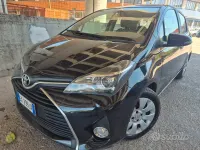 Usata Toyota Yaris 90 CV (66 kW) 2015 Nero Utilitaria