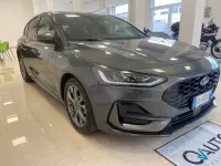 Usata Ford Focus 280 CV (205 kW) 2023 Grigio Berlina