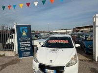 Usata Peugeot 208 Allure 81 CV (59 kW) 2015 Bianco Utilitaria